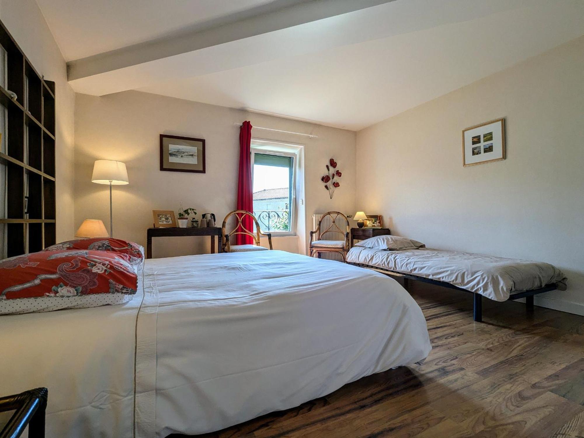 Chambre Coquelicot Pour 3 Avec Sdb Privative Et Recharge Electrique, Wifi Offert - Fr-1-582-495 Bed & Breakfast Lempdes sur Allagnon Exterior photo